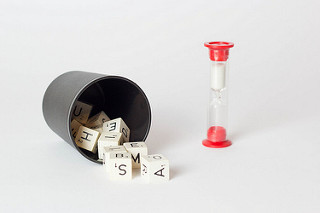 photo credit: marcoverch Scrabble-Würfel im Becher und eine Sanduhr via photopin (license)
